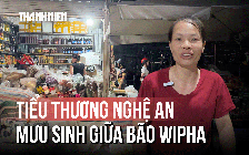 Tiểu thương Nghệ An vẫn mua bán giữa bão Wipha