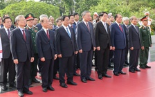 Lãnh đạo Đảng, Nhà nước tưởng niệm các anh hùng liệt sĩ, vào lăng viếng Bác
