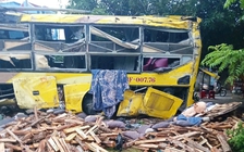 Lật xe khách trên quốc lộ 1A, 9 người tử vong