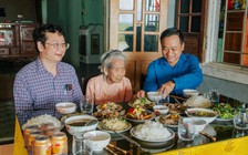 Giây phút hạnh phúc bên các mẹ Việt Nam anh hùng