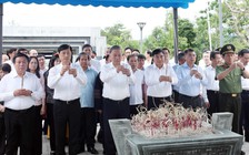 Tổng Bí thư Tô Lâm dâng hương tưởng niệm các anh hùng, liệt sĩ tại Điện Biên