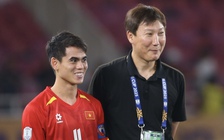 Khoảnh khắc ‘điệu đà’ của đội trưởng Khuất Văn Khang: Lên nhận HCV là phải đẹp trai