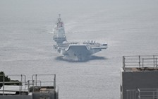 Tàu sân bay Trung Quốc vào cảng Hồng Kông