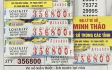 Người đàn ông trúng độc đắc chia 4 tỉ cho 2 con trai, tìm người bán dạo để chia vui