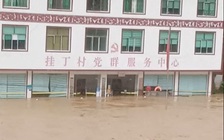 Mưa lớn khiến sông vỡ bờ, gây lũ quét chết người ở Trung Quốc