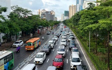 Hà Nội dựng rào sắt phân làn nhiều tuyến đường