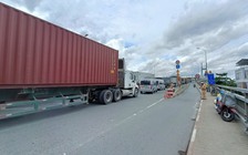 Cầu Phú Mỹ 'báo động đỏ' ùn tắc vì container chết máy liên tục