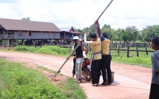Sinh viên mang niềm vui đến vùng biên giới