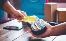 Thẻ Visa bị mất, sử dụng trái phép, chủ thẻ có phải hoàn trả tiền?