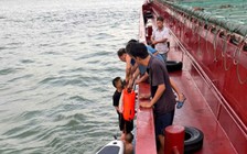 2 cha con bị sóng cuốn trôi khi chèo kayak trên biển Xuân Thành