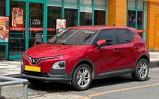 Dưới 600 triệu, mua ô tô điện hay xe xăng để chạy dịch vụ?