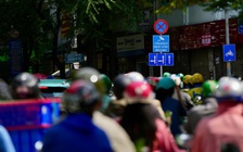 Cấm dừng đỗ xe trên 457 tuyến đường ở TP.HCM: Quá nhiều hay hợp lý?