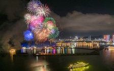 Ngất ngây với 'đại tiệc pháo hoa' rực rỡ bên vịnh Hạ Long