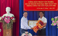 Cứu người giữa dòng lũ: Hành động đẹp của ‘người hùng đời thường’