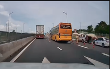 CSGT có được dừng xe trên cao tốc để xử lý vi phạm?