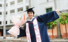 Nụ cười rạng rỡ ngày tốt nghiệp của nữ sinh viên mắc ung thư