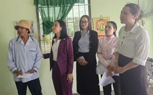 Lãnh đạo Ủy ban MTTQ Việt Nam TP.HCM thăm, tặng quà cho hộ gia đình bị ảnh hưởng bão số 3