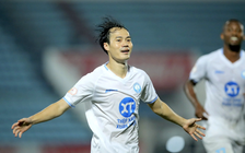 Văn Toàn nghỉ thi đấu hết năm 2025: HLV Vũ Hồng Việt và ông Kim Sang-sik cùng lo