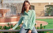 Diện mạo tươi trẻ, nổi bật cùng quần jeans và sơ mi họa tiết Gingham