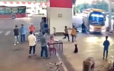 TP.HCM: Mâu thuẫn vì tranh giành khách, nhân viên nhà xe đánh nhau