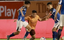 Khởi đầu vô vàn khó khăn của HAGL, V-League nóng từ vòng mở màn