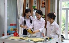 Nhóm nữ sinh THPT biến rơm rạ thành giấy sinh học