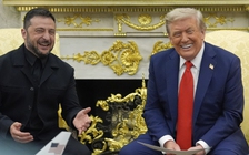 Trang phục của ông Zelensky tại Nhà Trắng lại được bàn tán