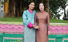 Phu nhân Chủ tịch nước và hoàng hậu Bhutan lễ Phật tại chùa Trấn Quốc