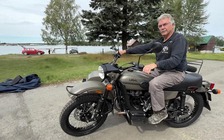 Cư dân Alaska bất ngờ được Tổng thống Putin tặng mô tô