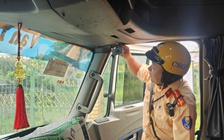 Bị CSGT phạt không thắt dây an toàn qua camera: Tài xế nói sẽ chú ý hơn