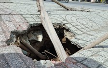 Vỉa hè bị sụt hố, nguy hiểm