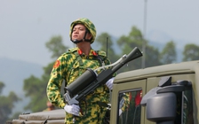 Bộ đội hóa học lần đầu tiên diễu binh