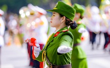 Trang điểm dự A80: bí quyết giữ nền bền đẹp, không lo 'chảy mặt'