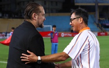 HLV Popov tiếc nuối vì học trò phung phí cơ hội, HLV Lê Huỳnh Đức ‘thua do thể lực'