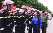 Chị Nguyễn Phạm Duy Trang 'tiếp lửa' cho các lực lượng diễu binh, diễu hành A80