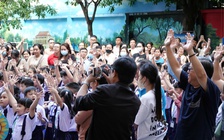 Tựu trường mở: Học sinh và phụ huynh cùng học