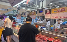 Heo nội bị dịch bệnh, heo ngoại giá rẻ tràn về