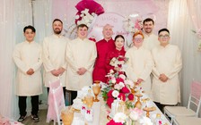 Đám cưới cặp đôi Việt - Scotland và đội bưng quả đến từ châu Âu