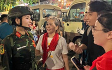 Xúc động giây phút gặp mặt của hai mẹ con nữ sĩ quan sau tổng hợp luyện diễu binh