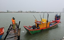 Bão số 5: Tàu rời âu thuyền trước bão, biên phòng Quảng Trị vận động quay lại