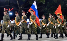 Quân nhân Nga, Lào, Campuchia tập diễu binh giữa tiếng reo hò