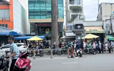 Xếp hàng mua vàng khi giá cao kỷ lục