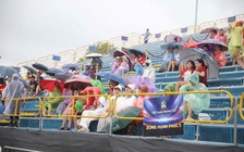 Khán giả quyết tâm đội mưa, BTC concert 'Việt Nam trong tôi' quyết định không hoãn