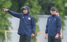 CLB CA TP.HCM chiêu mộ cựu sao trẻ Barca, 'đội mưa' tập luyện: Quyết thắng HAGL