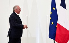 Pháp đối mặt thách thức kép