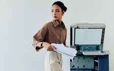 Đẹp bất bại với bộ ba váy dài, quần ống rộng và giày cao gót