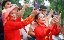 Người già, trẻ nhỏ nhận 100.000 đồng quà tặng Quốc khánh thế nào?