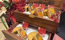 Bánh trung thu '5 sao': Vài triệu đồng một hộp, khách nào sẵn sàng chi tiền?