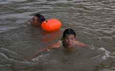 Ngày hè trên sông Cấm