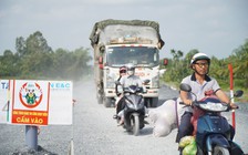 Người dân 'xé rào', gây mất an toàn khu vực cầu Đại Ngãi 2